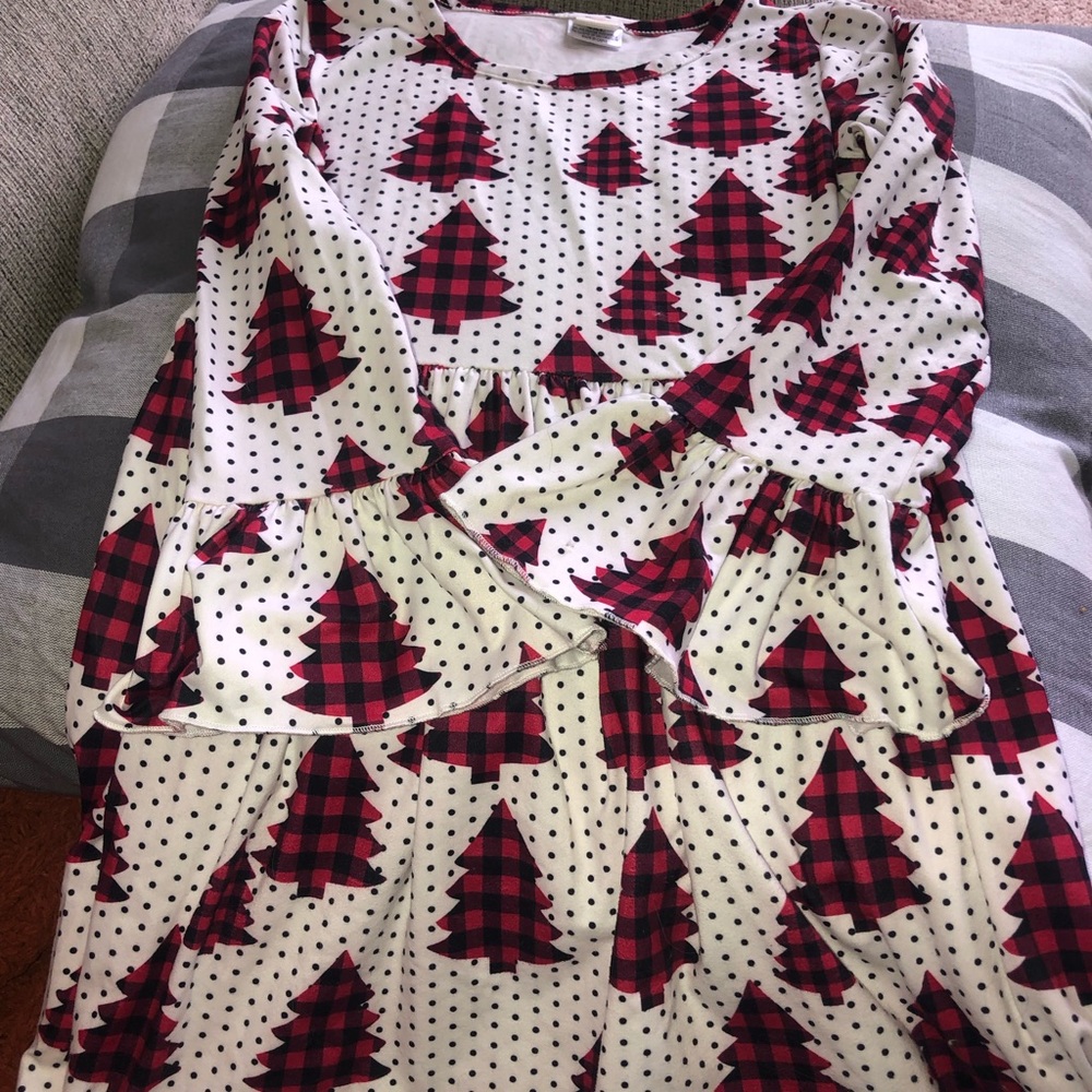 Adorable girls Christmas tree dress